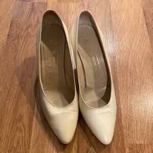 Bruno Magli Cream 3” Heels Vintage Leather Italian Sz 9.5 B Women’s